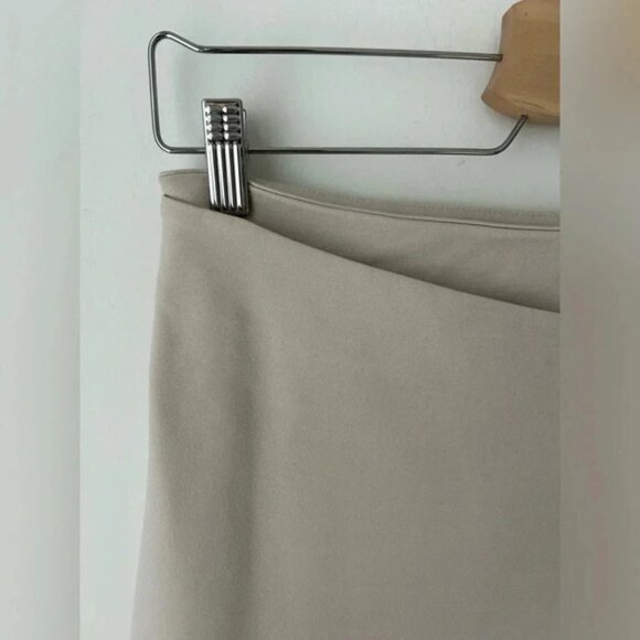 Aritzia Babaton Billy pencil skirt - Picture 8 of 13